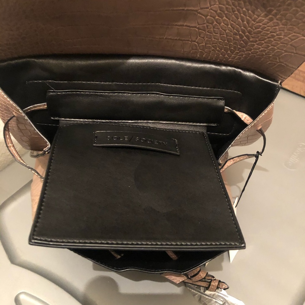 Fancy brown back-pack - Picture 5 of 8